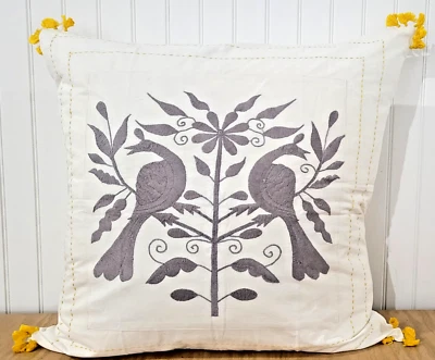 NUEVO CON ETIQUETAS Roller Conejo Bordado Decorativo Euro Almohada Falsa Gris Pájaro sobre Marfil 26" Foto 1 de 4