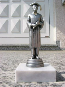 PP1311 Herren Studium Diplom Batchelor Master Abschluß Figur inkl Gravur Pokal - Bild 1 von 1