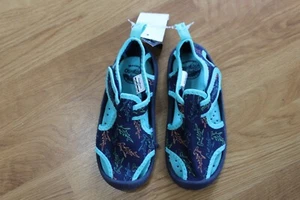 NEW BOYS OSHKOSH SZ 10 WATER SHOES AQUATIC - Picture 1 of 5