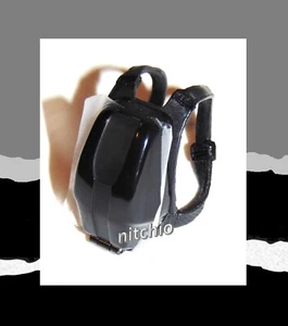 Mezco One:12 Diabolik – BACKPACK WITH HINGE 1/12 Scale Fodder - Picture 1 of 6