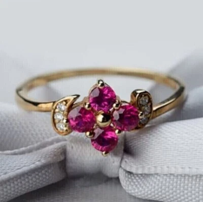 Alianza para mujer simulada de rubí rosa de 2 quilates corte redondo enchapada en oro amarillo de 14 quilates Foto 1 de 3