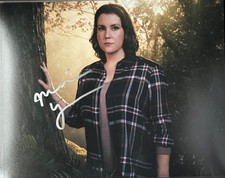 Yellowjackets MELANIE LYNSKY SIGNED 8x10 Photo Yellowjackets MELANIE LYNSKY SIGNED 8x10 Photo