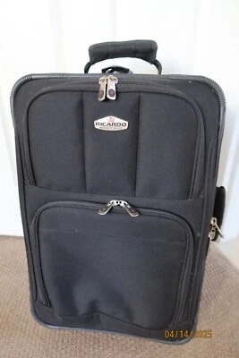 Equipaje de mano expandible Ricardo Beverly Hills Softside 22" con ruedas insertadas Foto 1 de 4