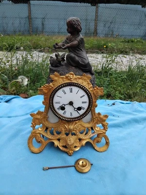 ancienne pendule bronze et marbre et  régule doré avec un enfant patine bronze - Photo 1/4
