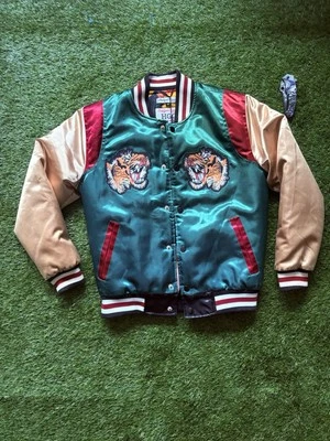 Tocado Wutang Classics Oliva Satinado Forrado Universitario  Foto 1 de 4