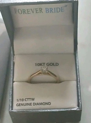 Anillo de compromiso solitario de diamantes redondos Forever Bride 1/10 CTTW oro de 10 quilates talla 7 Foto 1 de 4