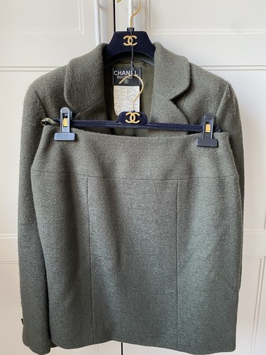 Tuta Chanel in lana verde muschio taglia 42 mai indossata buone condizioni