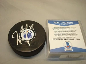 Disco de hockey firmado por Milan Lucic Edmonton Oilers autografiado Beckett certificado de autenticidad BAS 1B - Imagen 1 de 3