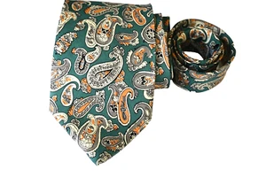 FENDI MEN'S TIE GREEN/PAISLEY WIDTH: 3.5/8" LENGTH: 59" - Picture 1 of 3