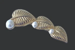 Vintage Brooch Pin Gold Plated Metal Leaves Design  Faux Pearl Unbranded 1980's - Picture 1 of 7