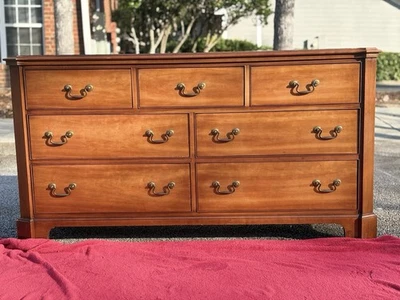 Cómoda vintage Century Furniture 7 cajones Foto 1 de 4