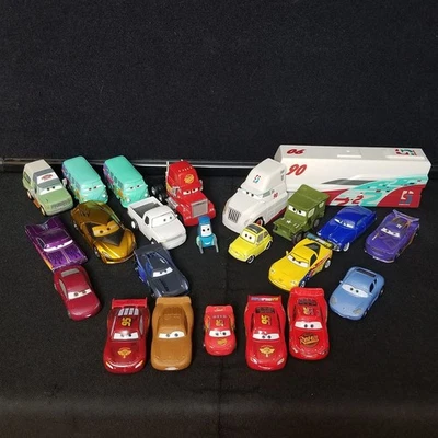 Lote de 21 coches diecast y plástico Disney/Pixar Lightning Roscoe Luigi Guido Mack  Foto 1 de 4