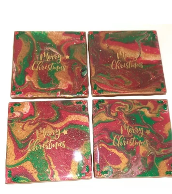 HOBBYIST HECHO A MANO AZULEJOS DE NAVIDAD POSAVASOS COLOR BRILLO ACEBO BAYAS, JUEGO DE 4 Foto 1 de 4