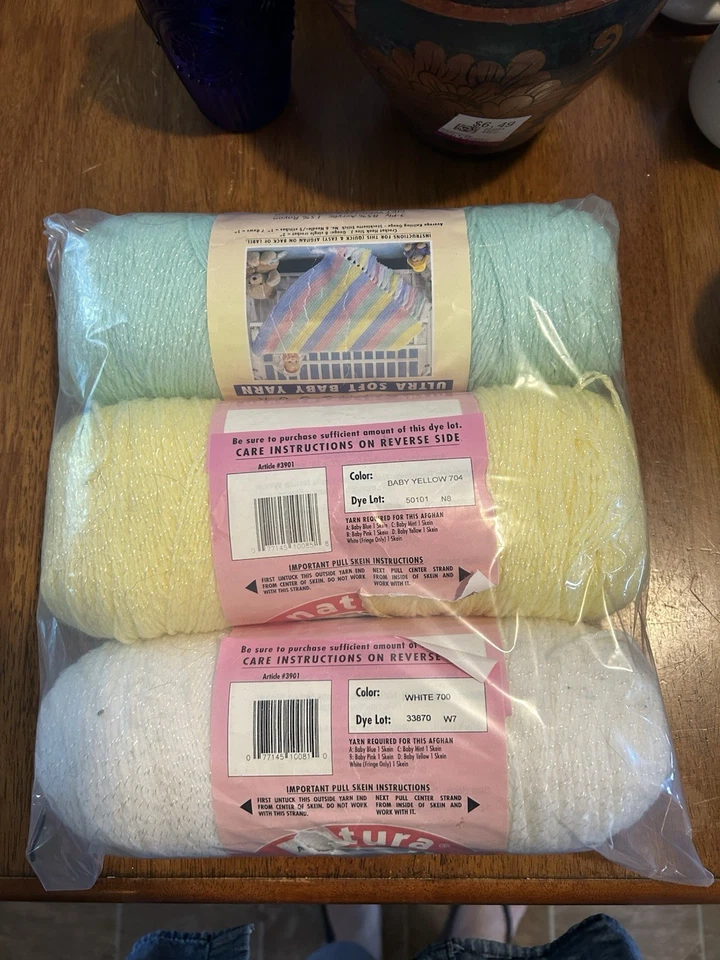 Lote de 3 Hilos Natura Wintuk Pompadour U;tra Suave Bebé - Amarillo Bebé, Como Nuevo, Blanco Foto 1 de 2