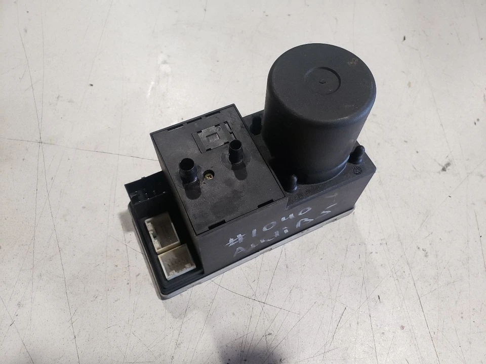 Bomba de cierre centralizado - Audi A4 1998 sedán - OEM 8L0862257 Foto 1 de 4