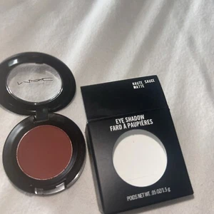MAC Powderkiss Eyeshadow in Haute Sauce  Matte , new boxed, Brick Red - Picture 1 of 3