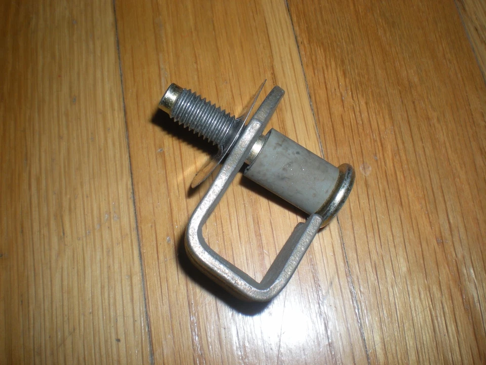 NOS 1986 1987 FORD AEROSTAR DOOR LATCH STRIKER PLATE E69Z-1122008-A - Image 1 of 2