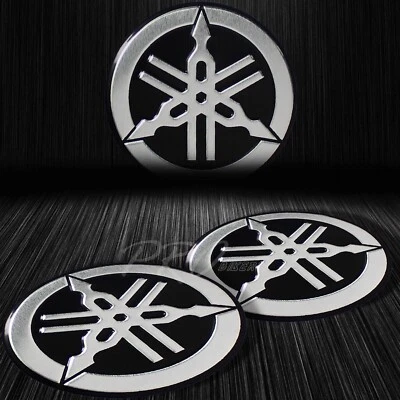 2x Metal 2.125" Aluminio Cepillado Emblema Yamaha Pegatina Logo Carenado Insignia Calcomanía Foto 1 de 2