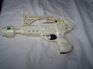 Vintage TG109 Toy Laser Gun Pat P7032489 - battery operated toy 1980's - Picture 1 of 12