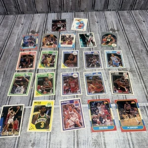 Lotto di 22 carte da basket vintage Fleer anni 80 90 - Foto 1 di 6