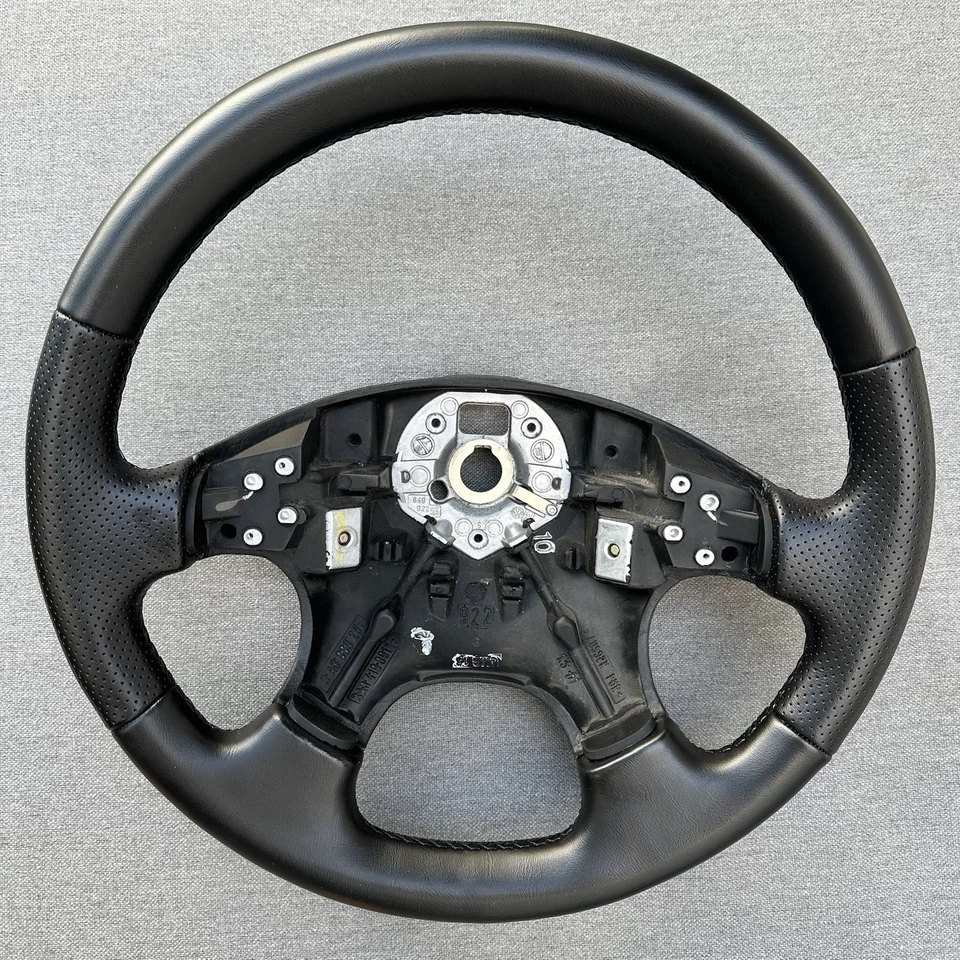 Lenkrad VW Golf 3 Passat 3bj Bora Lederlenkrad. Perforiert - Bild 1 von 4