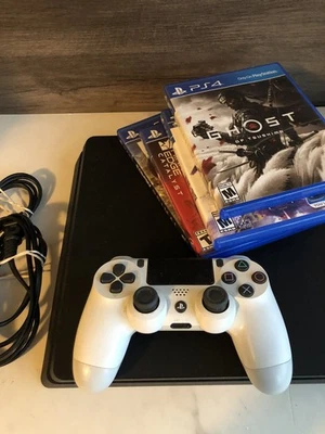 Sony PlayStation 4 Slim 1TB con mando 4 Juegos Ghost of Tsushima Foto 1 de 4
