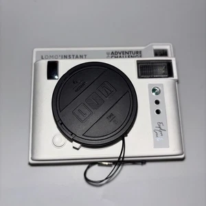 LOMO Instant Automat The Adventure Challenge Edizione Limitata Fotocamera Firmata - Foto 1 di 4