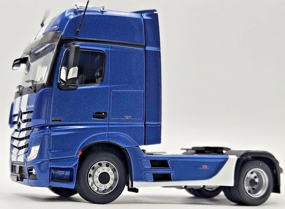IXO TR206.22 MERCEDES-BENZ ACTROS MP4 1/43
