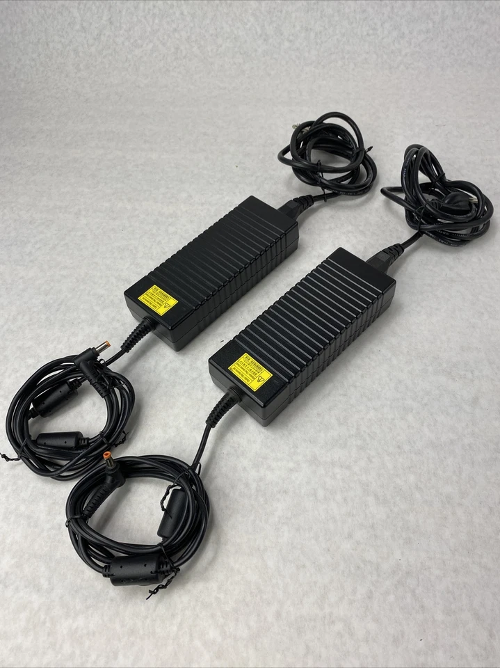 Lote de 2 Cargador Adaptador CA Delta AD-135FB 60Hz 19V 7.1A Foto 1 de 4