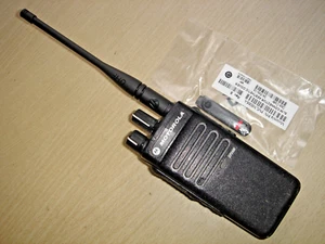 Motorola DP2400 UHF 403-527MHz DMR Digital c/w battery, beltclip & antenna - Photo 1/8