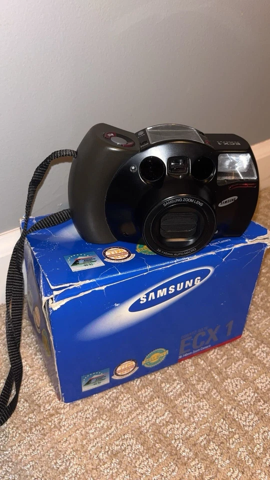 Cámara zoom Samsung ECX 1S 35mm 38-140mm diseño Porsche Foto 1 de 4