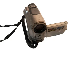 JVC GR-D250U MiniDV Handheld Compact Camcorder Silver With Battery (NO CHARGER) - Picture 1 of 6