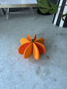 Handgefertigte Filz Kürbis Figur mit Holzstiel Halloween Herbst Herbst Deko - Bild 1 von 3