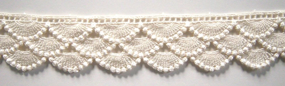 3 yardas. Encaje de venado guipur festoneado rayón marfil claro 1 1/2" vt-75i Foto 1 de 1