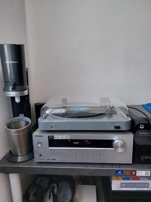 onkyo verstärker mit einem Plattenspieler  - Bild 1 von 4