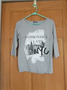 Women's JOE BOXER "Fashionably Late" NYC Gray Graphic Tee 3/4 Sleeve Top Size S - Picture 1 of 4
