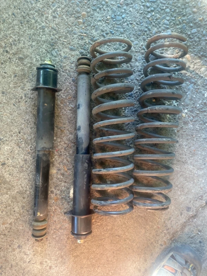 Juego de amortiguadores de muelles traseros Alfa Romeo Spider par pieza OEM usada Spider 91 Foto 1 de 1