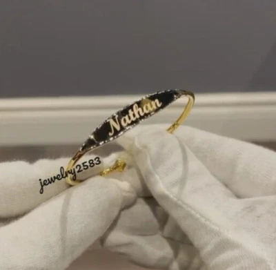 Мужской уникальный браслет-манжета из цельного металла с именем на заказ покрытие желтым золотом 14 карат серебро - Изображение 1 из 4