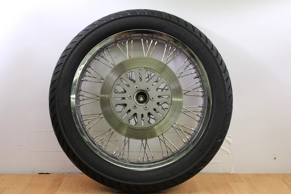 Переднее колесо и шина 1999 SUZUKI INTRUDER 1400 VS1400  - Изображение 1 из 4