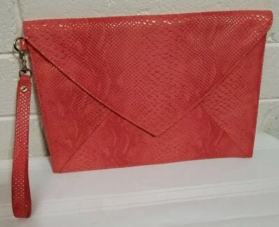 THE LIMITED SOBRE de gran tamaño Bolso sin asas PULSERA EN RELIEVE PIEL DE SERPIENTE ORO SALMÓN  Foto 1 de 4