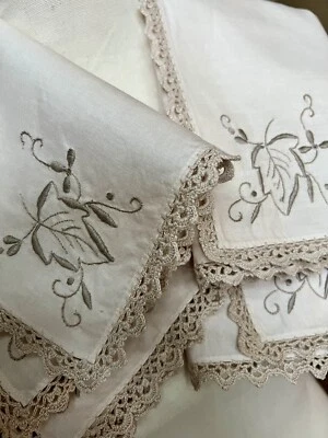Juego de 7 servilletas vintage de hojas bordadas a mano de algodón beige con bordes de ganchillo a mano Foto 1 de 4