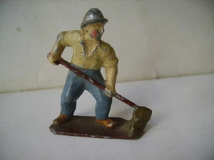 PLOMB CREUX - BF ?? - FIGURINE AGRICOLE - FERMIER avec balais - Picture 1 of 1
