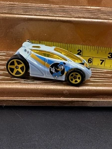Hot Wheels Mickey & Friends Donald Duck Vandetta 2014 Disney Diecast Car 1:64 - Picture 1 of 9
