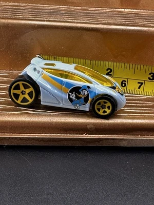 Hot Wheels Mickey & Friends Donald Duck Vandetta 2014 Disney Diecast Car 1:64 - Image 1 of 4