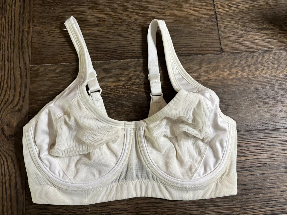 Спортивный бюстгальтер Moving Comfort 34D белый DriLayer ударопрочный на косточках - Изображение 1 из 1