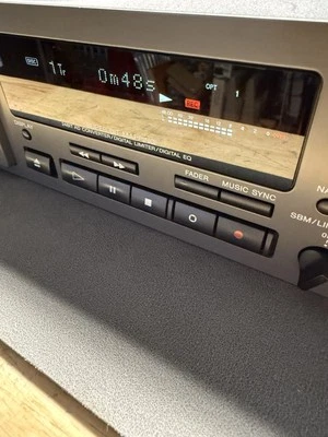 Grabadora/reproductor de CD profesional Sony CDR-W33 totalmente funcional, CDR regular Foto 1 de 4