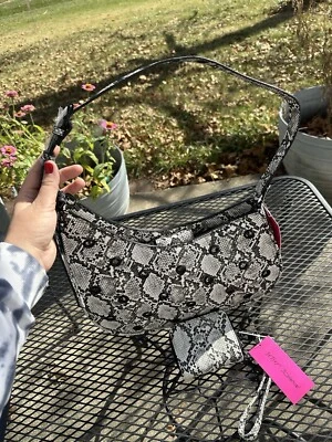 Betsey Johnson Python  Print  Skull  Shoulder Purse with Matching Wallet Foto 1 de 4