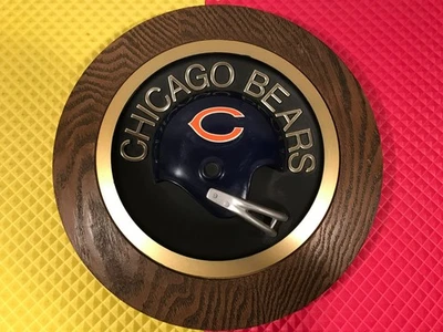 老式 20 世纪 70 年代芝加哥熊 14 英寸圆形 2 杆头盔木纹墙板 — 第 1/4 张图片