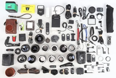 Lot of Assorted 35mm Film & Digital Camera Accessories (UNTESTED) - Image 1 of 4