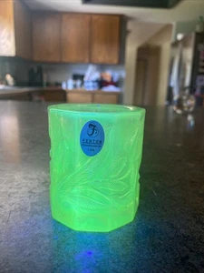 Candelabro votivo FENTON blanco iris iridiscente patrón en relieve tealight UV - Imagen 1 de 5